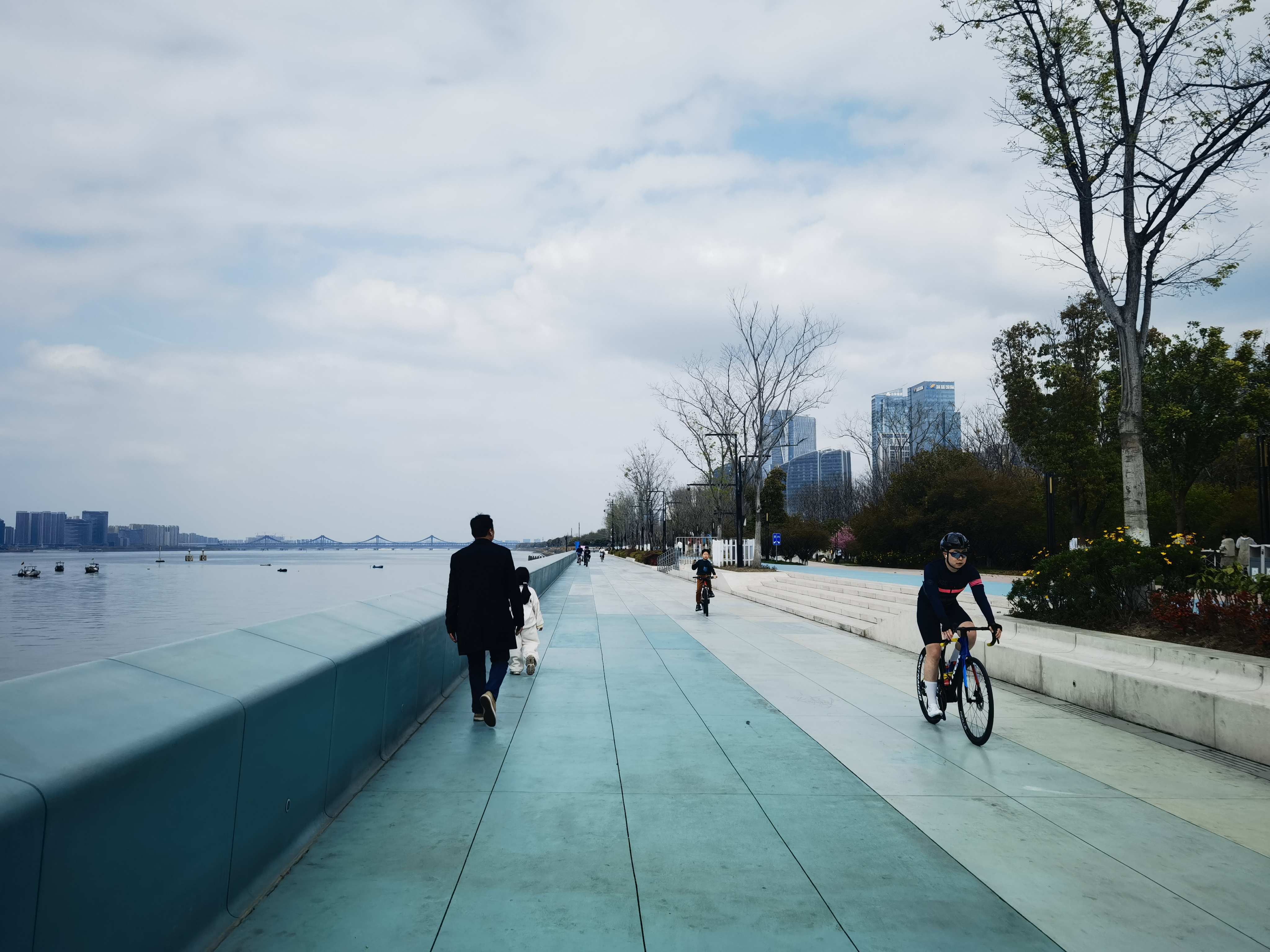 请输入图片描述